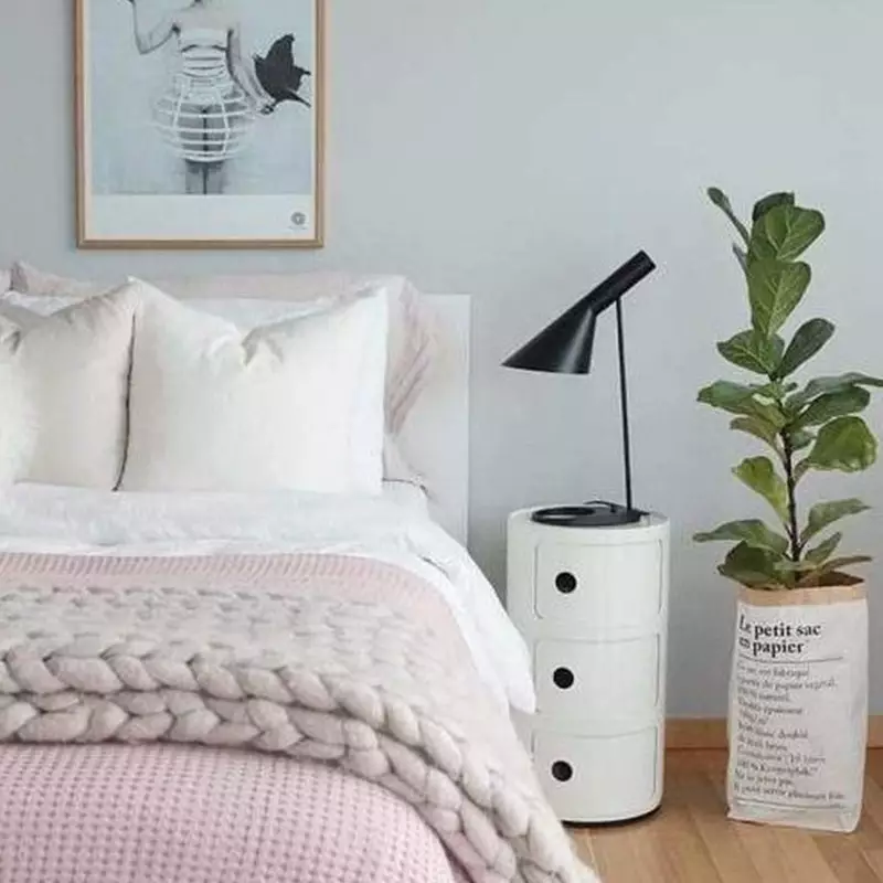 Dansk Riktad Asymmetrisk Bordslampa i Metall S12