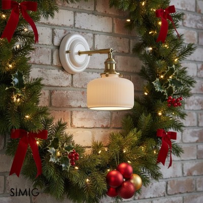 Vintage vägglampa i keramik och mässing – Elegant belysning för sovrum och hallar T265