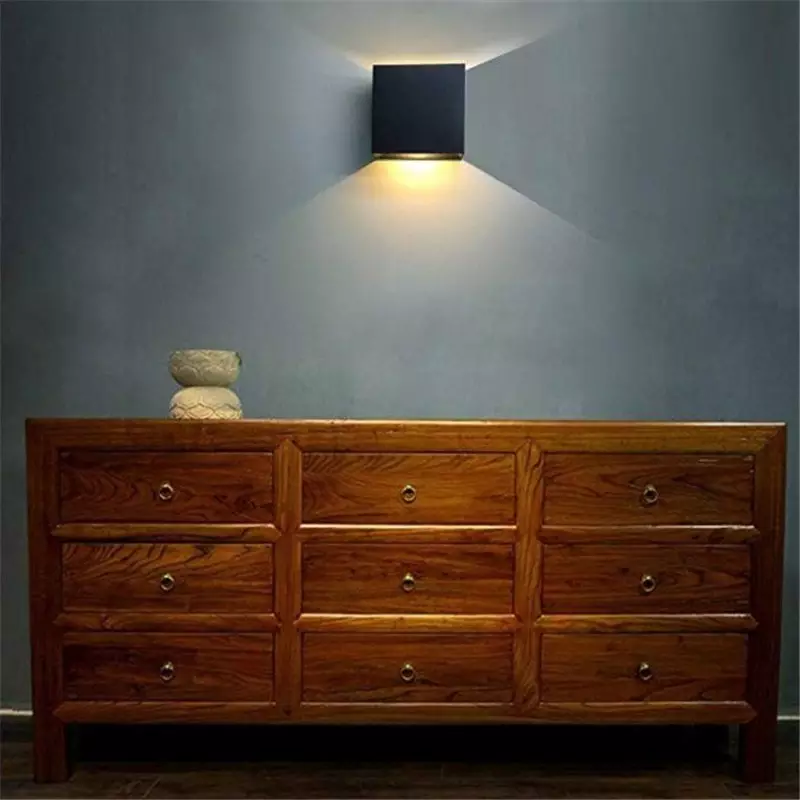 Cube LED-seinävalaisin