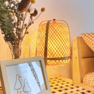 Bambuvävd vertikal bordslampa med hög nät