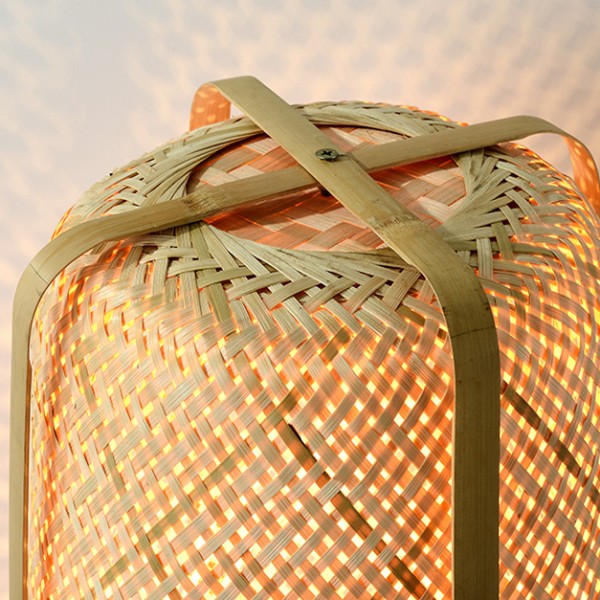 Vertikale Tischleuchte aus Bambusgewebe mit hohem Netz