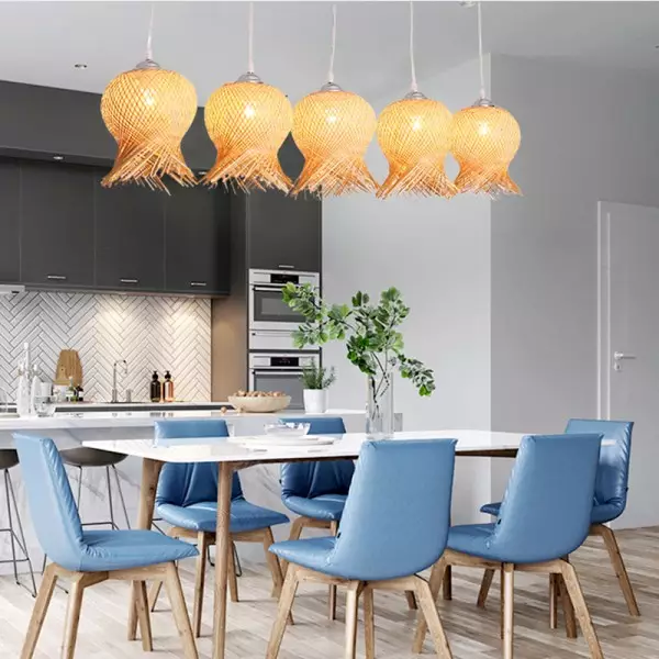 Lampa wisząca z rattanu do przejścia