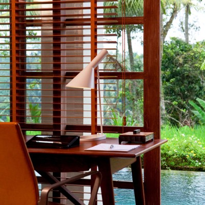 Dansk Retningsbestemt Asymmetrisk Bordlampe i Metal S12