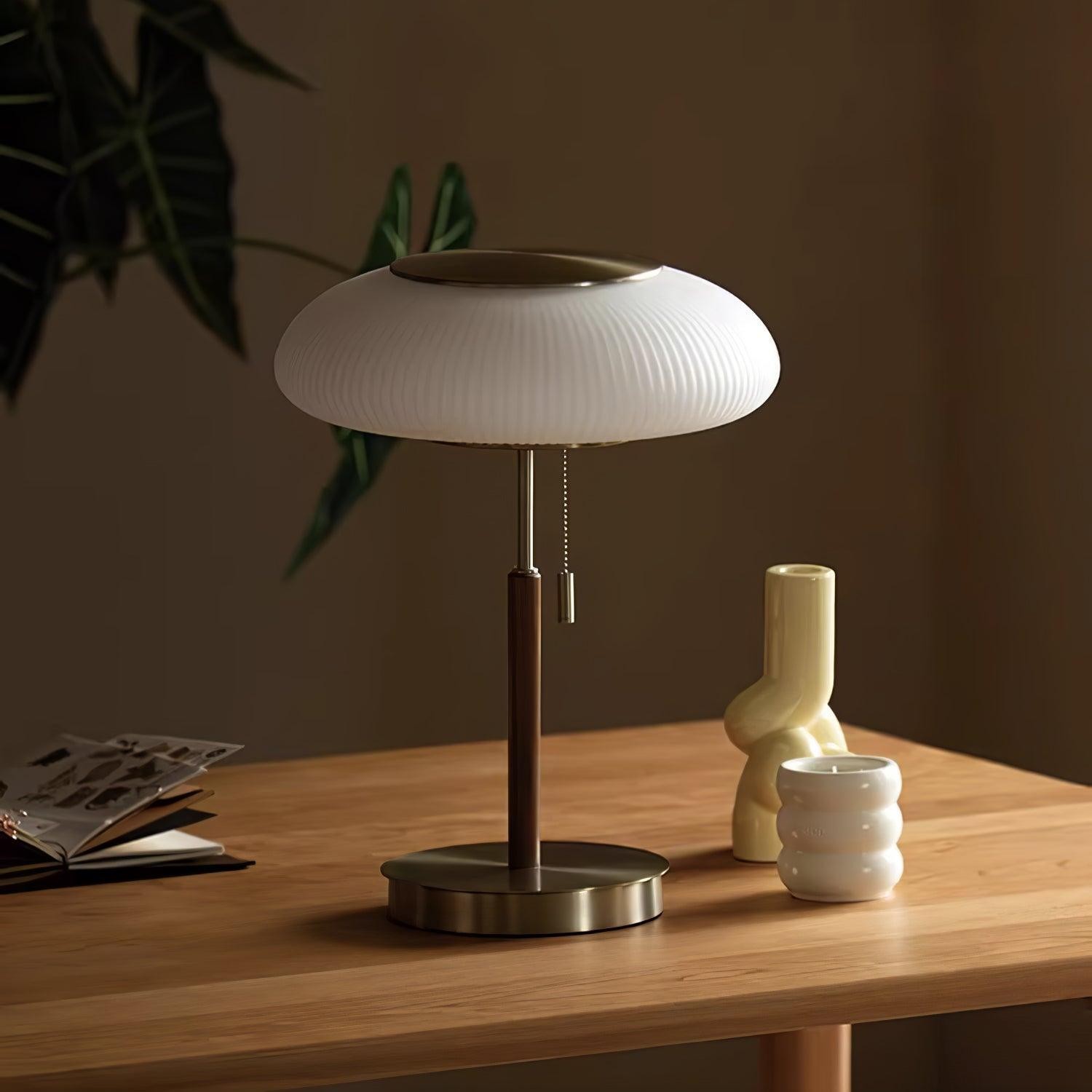 White Beautiful Luxury Fashion Metal Table Lamp M50