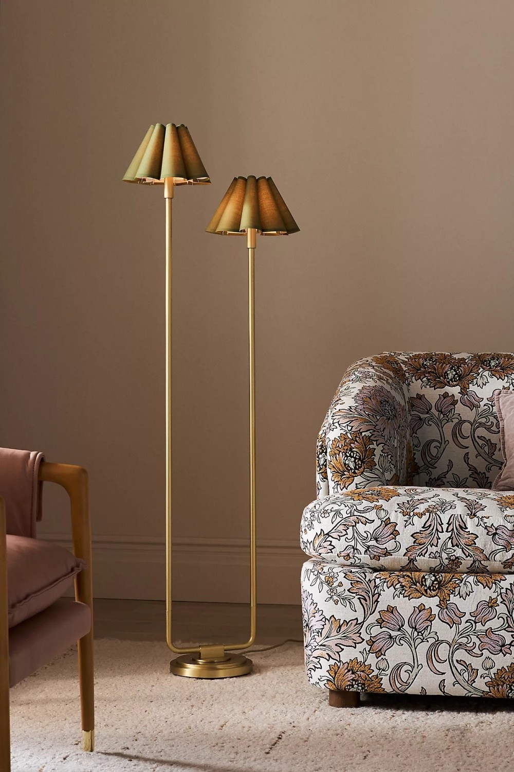 Capirise Gold Scalloped Shade Floor Lamp - Contemporary Metal Lighting for Bedroom T058