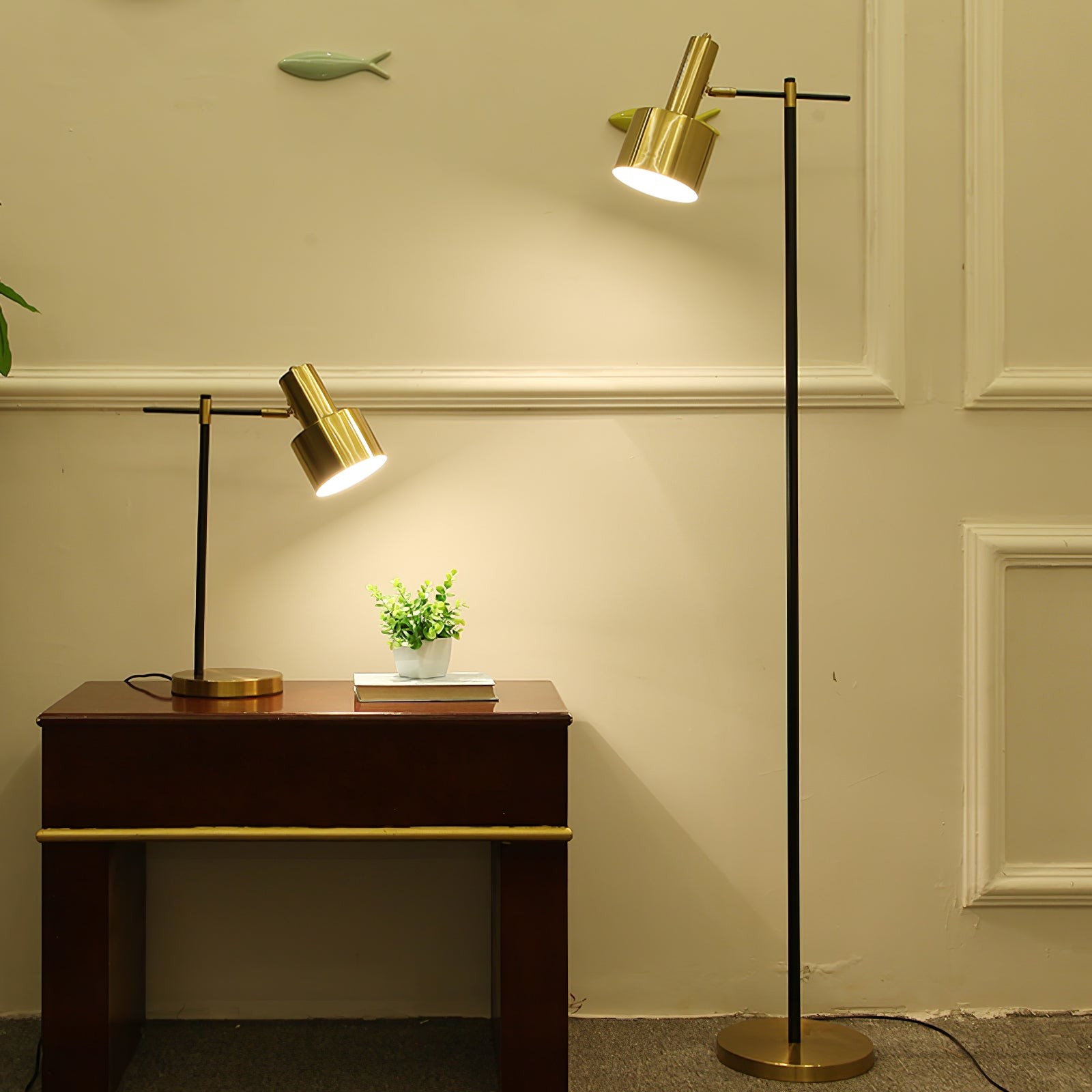 Metal Minimalist Art Deco Table Lamp M544