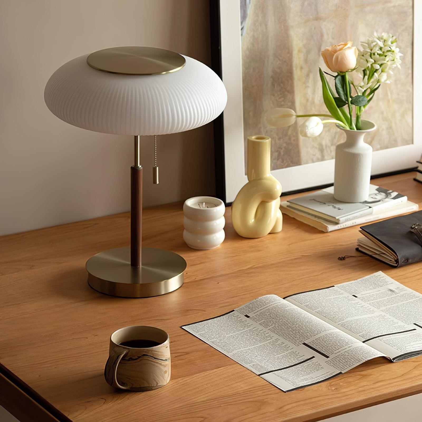 White Beautiful Luxury Fashion Metal Table Lamp M50
