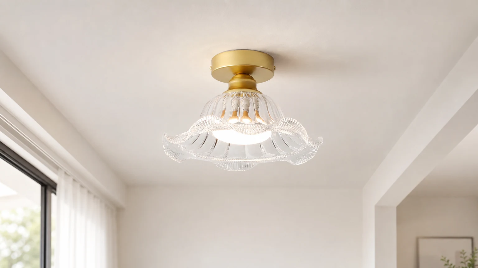 Lampa sufitowa ze szklanym kwiatkiem w stylu vintage M332 zainstalowana w ciepłym wnętrzu