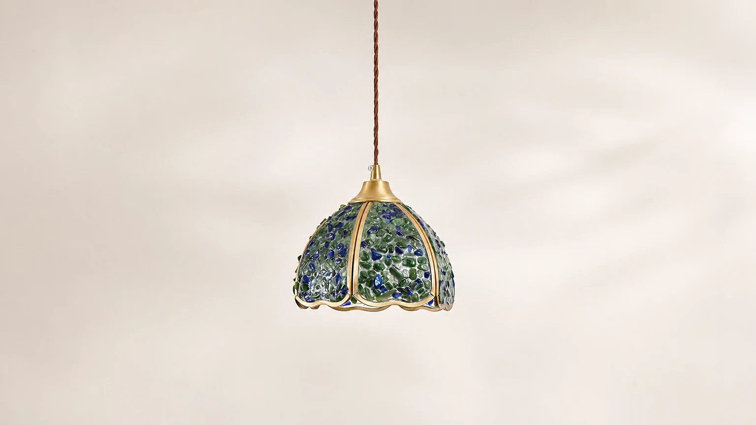 Lampa wisząca Beryl D108 w ciepłej scenerii wnętrza