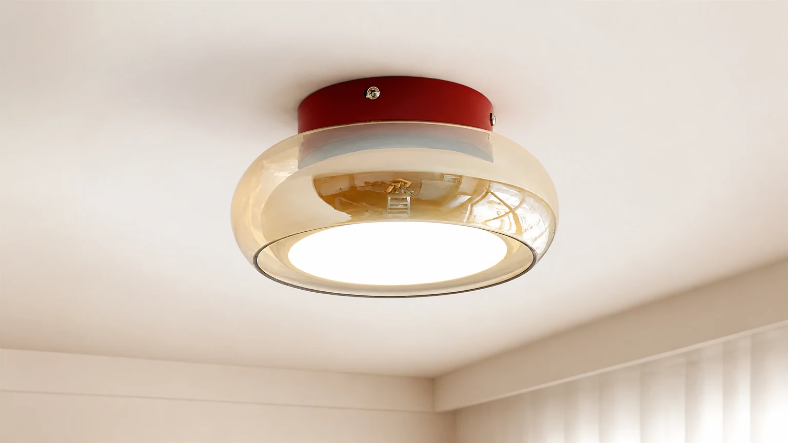 Atmosferyczna, prosta lampa sufitowa z podwójnym dyskiem M207 zainstalowana w ciepłym wnętrzu