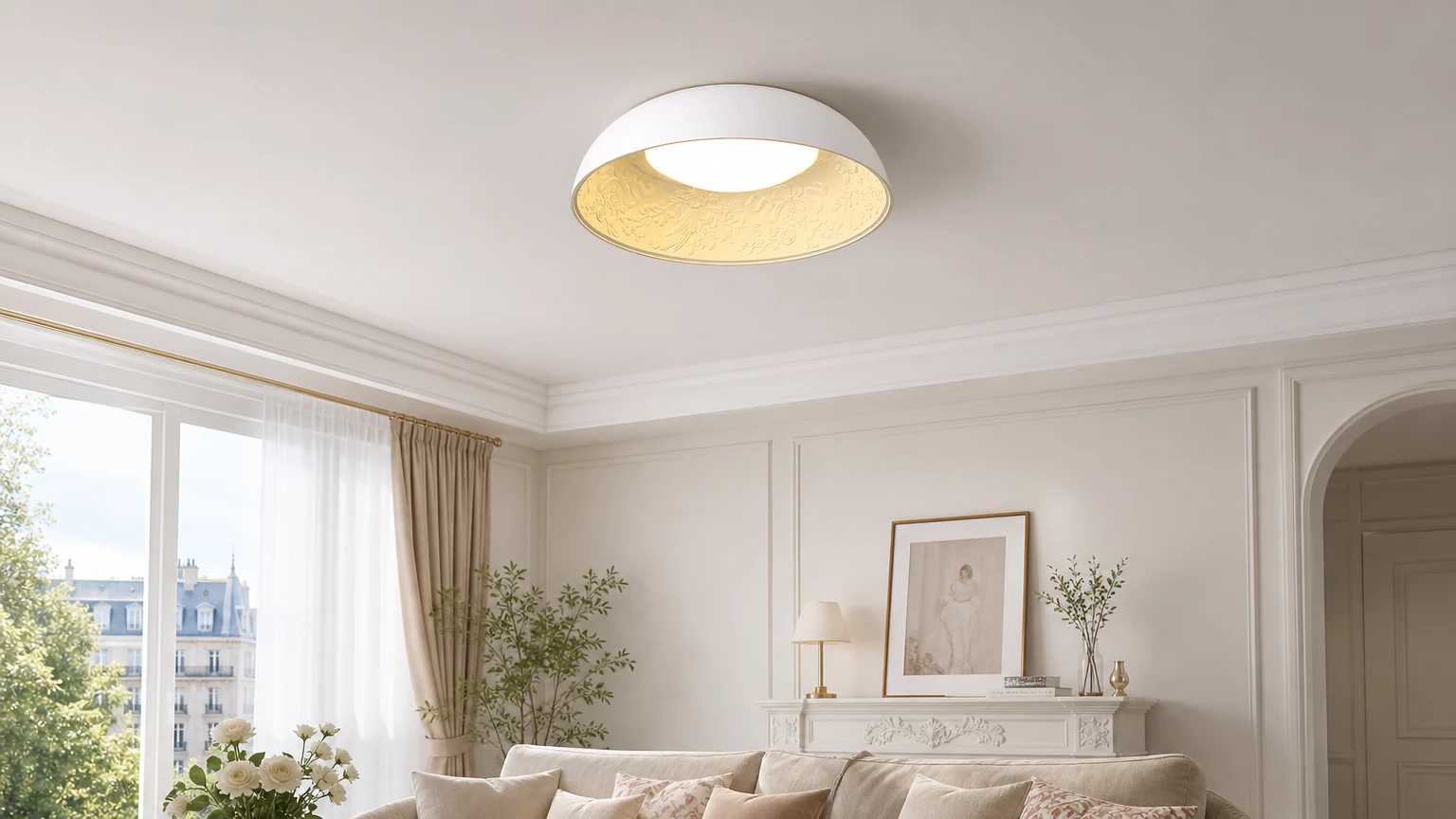 Francuska romantyczna rzeźbiona okrągła lampa sufitowa LED M365 w scenie ciepłego pomieszczenia