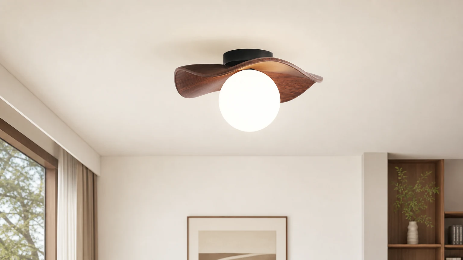 Lampa sufitowa P021 z potarganymi słojami drewna zainstalowana w ciepłym wnętrzu