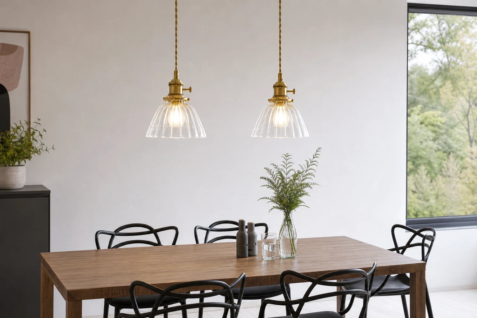 Lampa wisząca ze szkła jaśminowego w scenie wnętrz lifestylowych