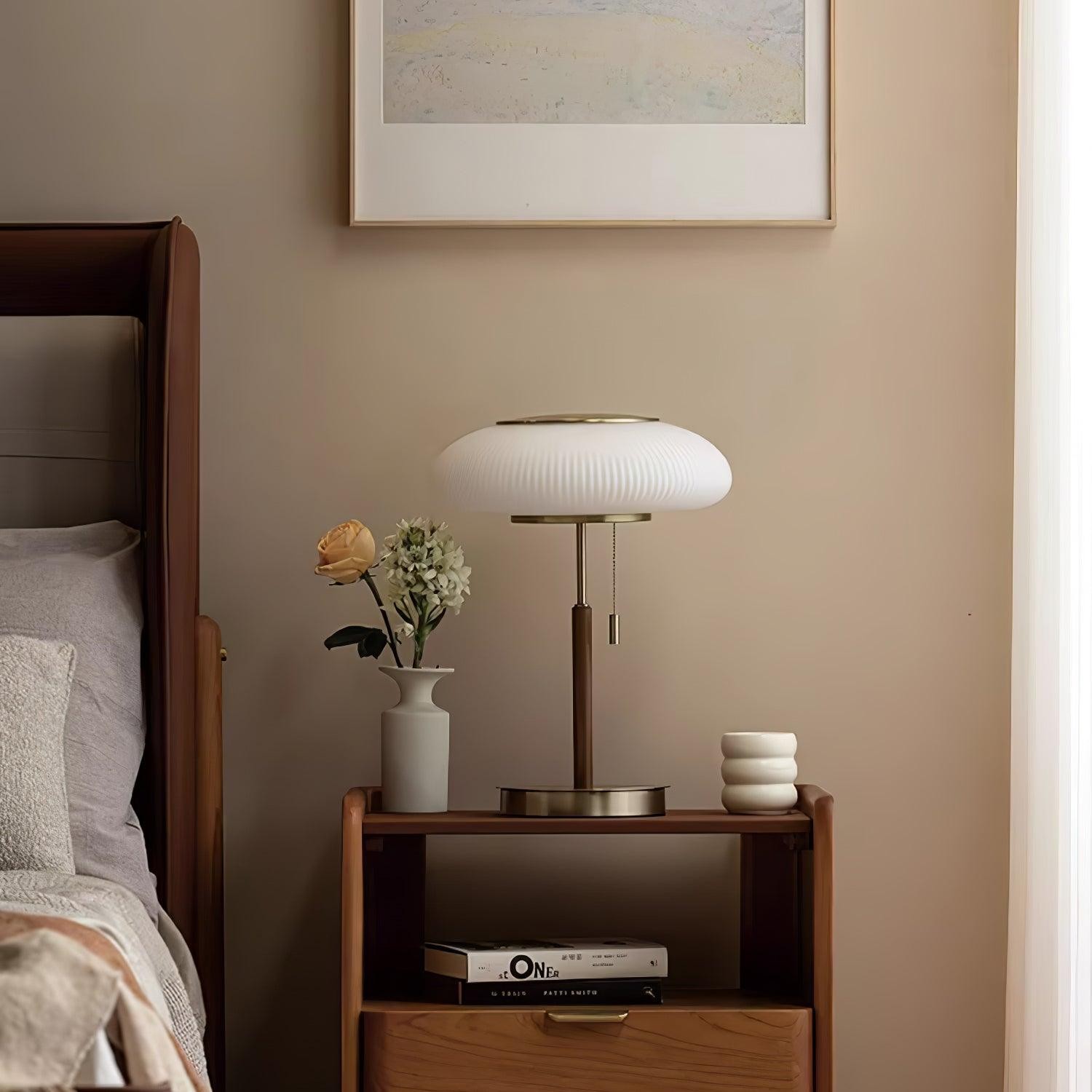 White Beautiful Luxury Fashion Metal Table Lamp M50