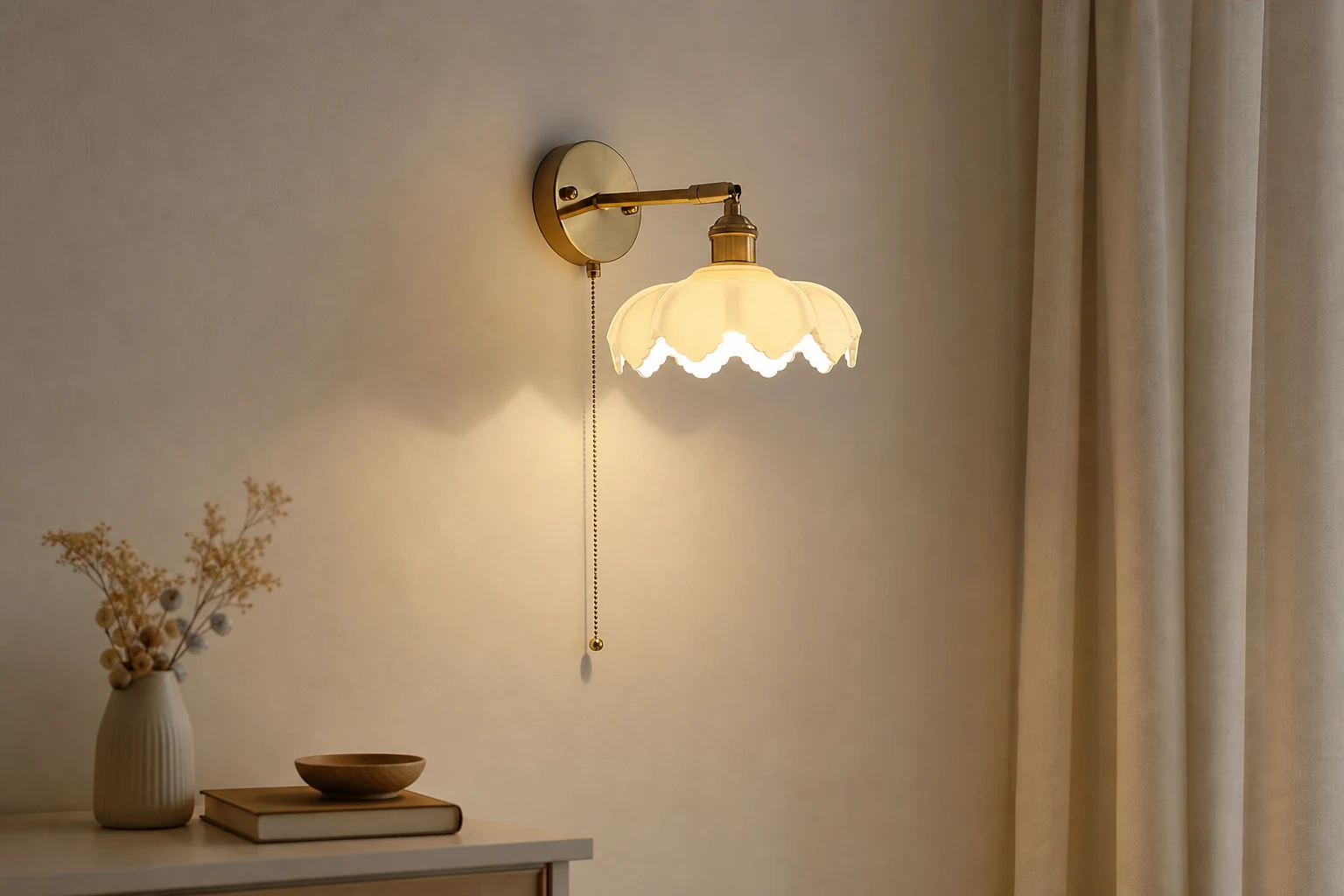 Obrotowy kinkiet Lotus w dodatkowej scenie lifestylowej