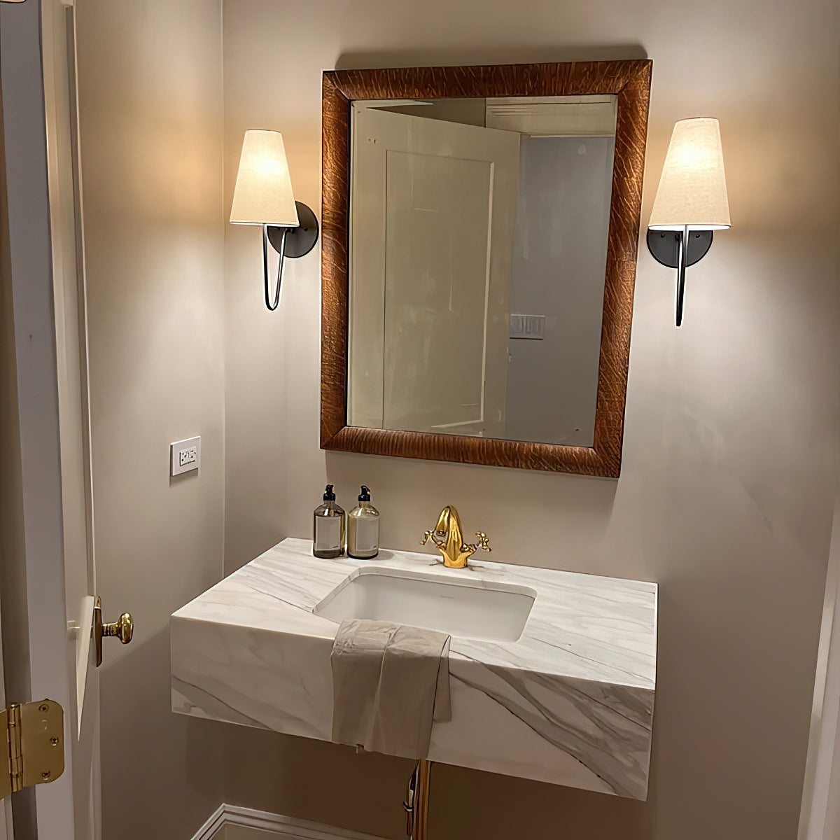 Scoop Wall Lamp D756