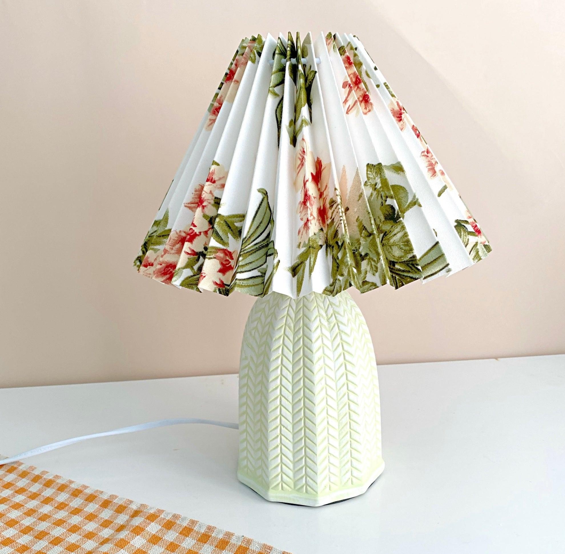 Vintage Pleated Table Lamp M307