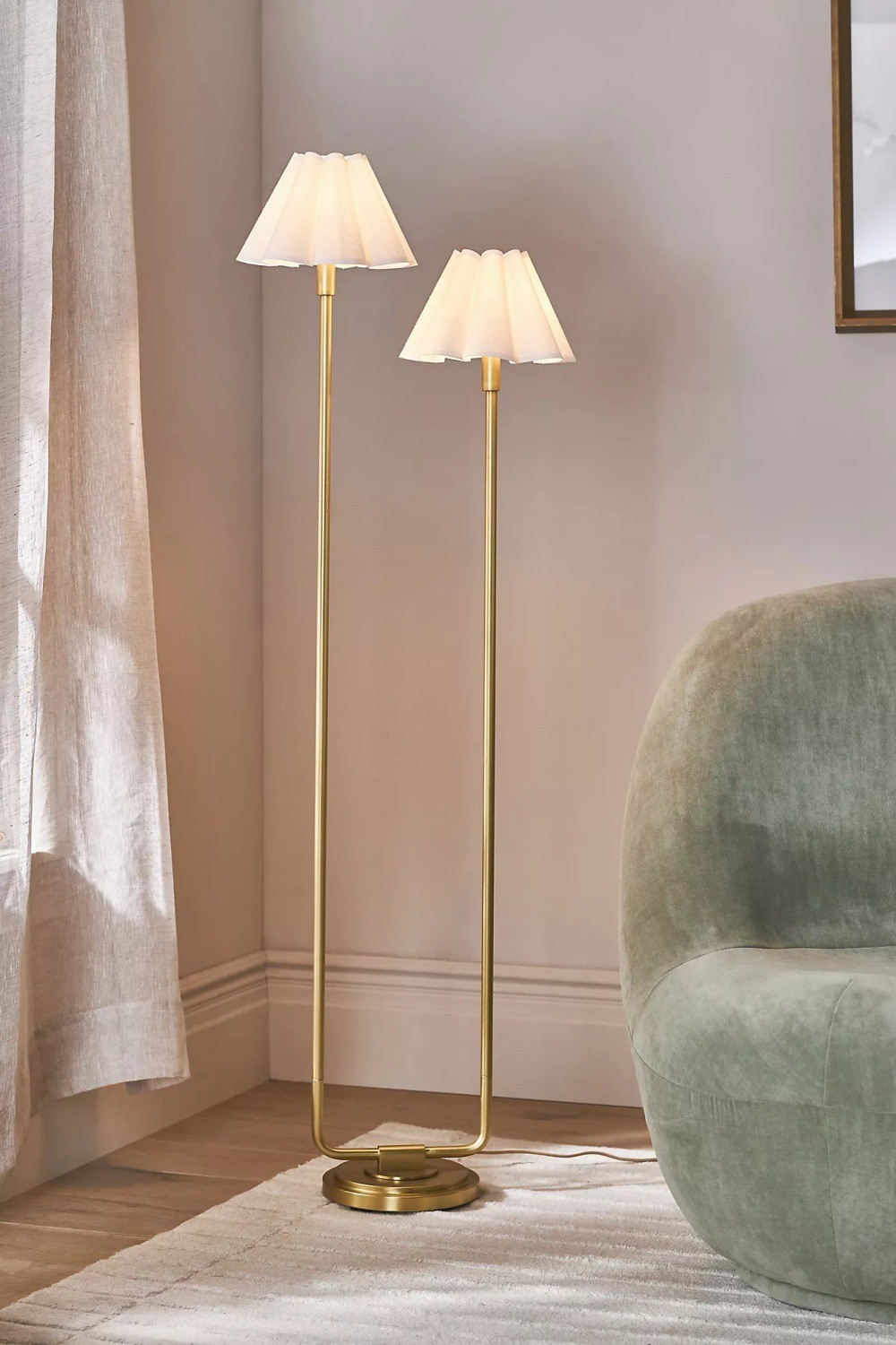 Capirise Gold Scalloped Shade Floor Lamp - Contemporary Metal Lighting for Bedroom T058
