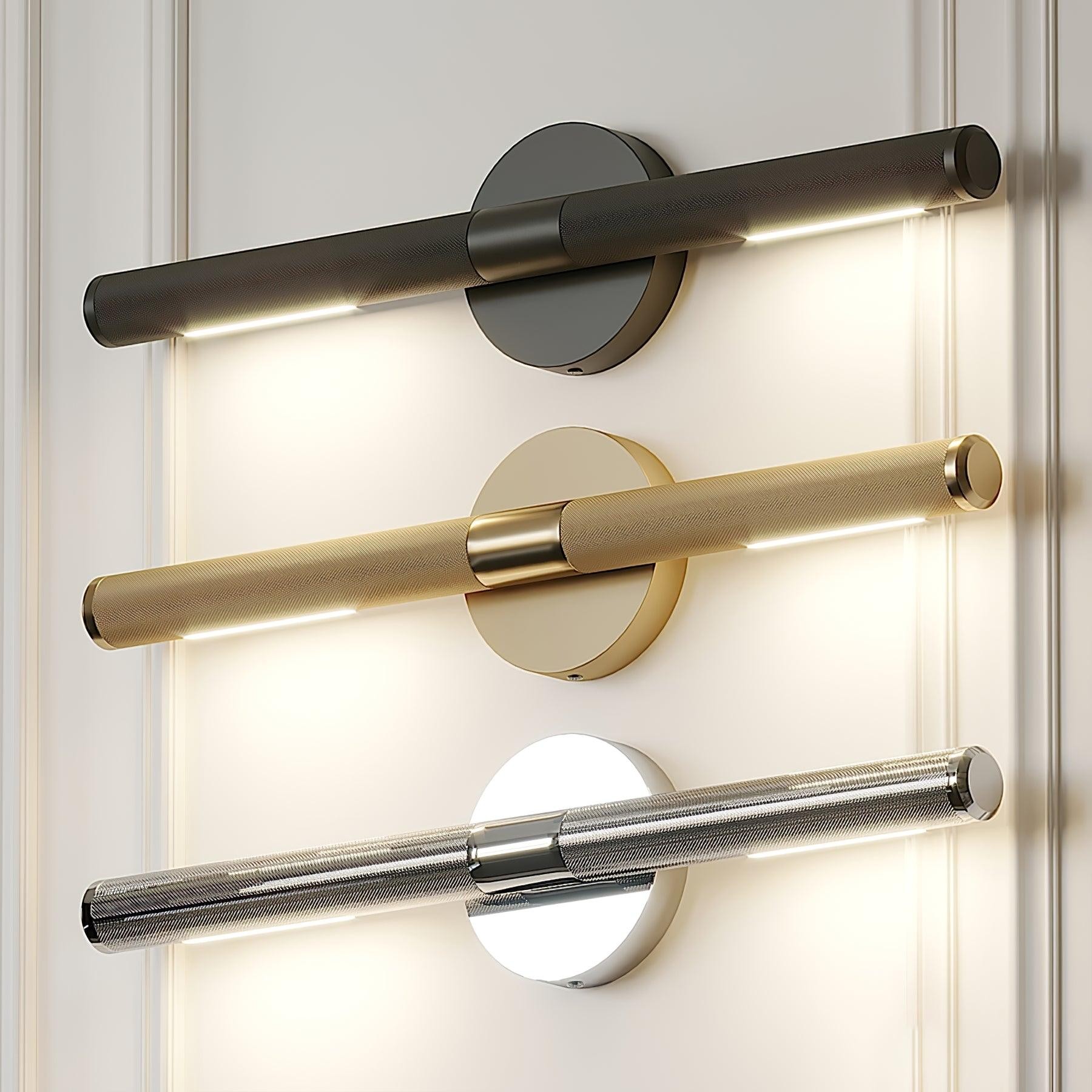 Finishvarianter av den enkle pinneformede vegglampen P003