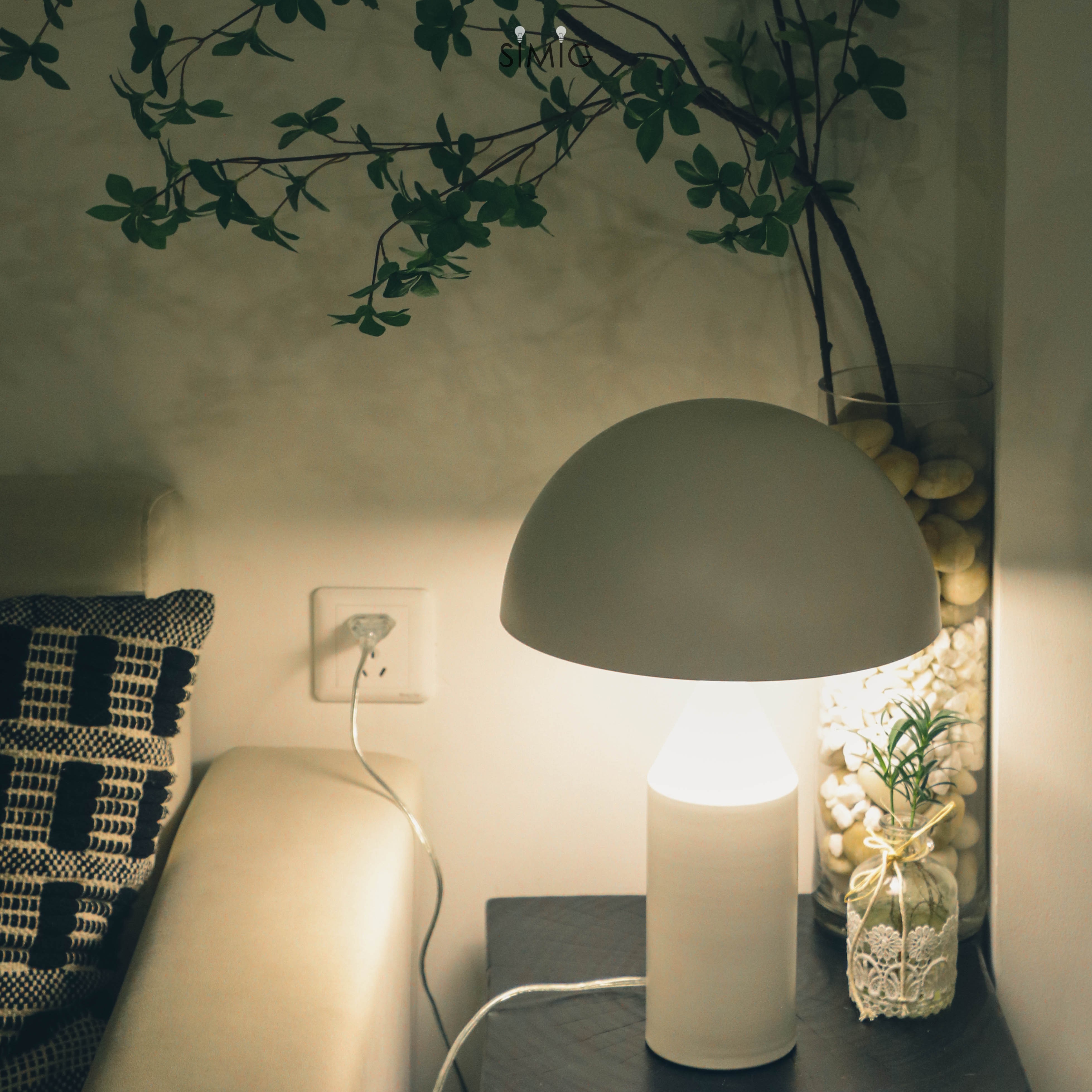 Modern Mushroom Metal Table Lamp for Bedroom