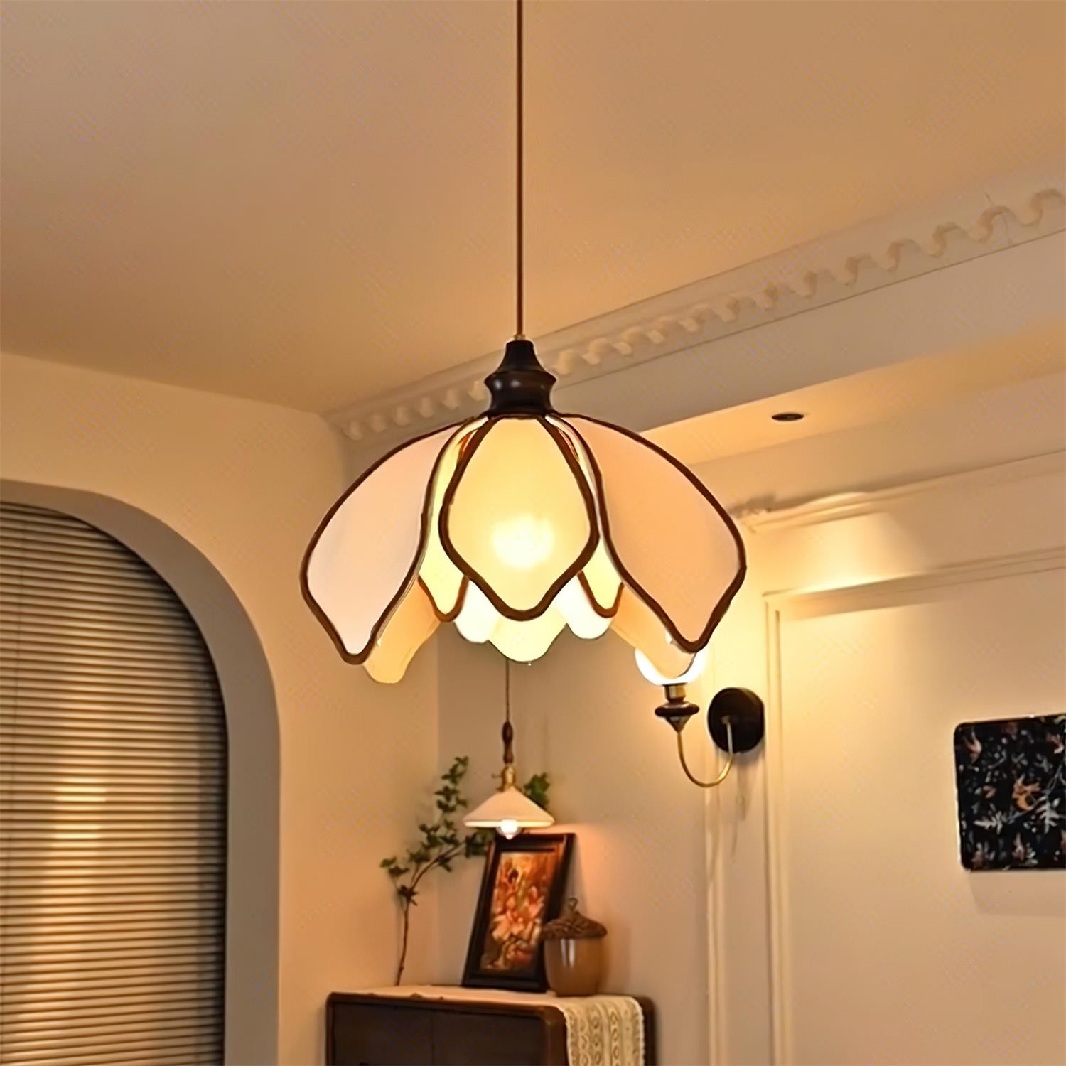 Vintage Cream Petal Pendant Lamp M224