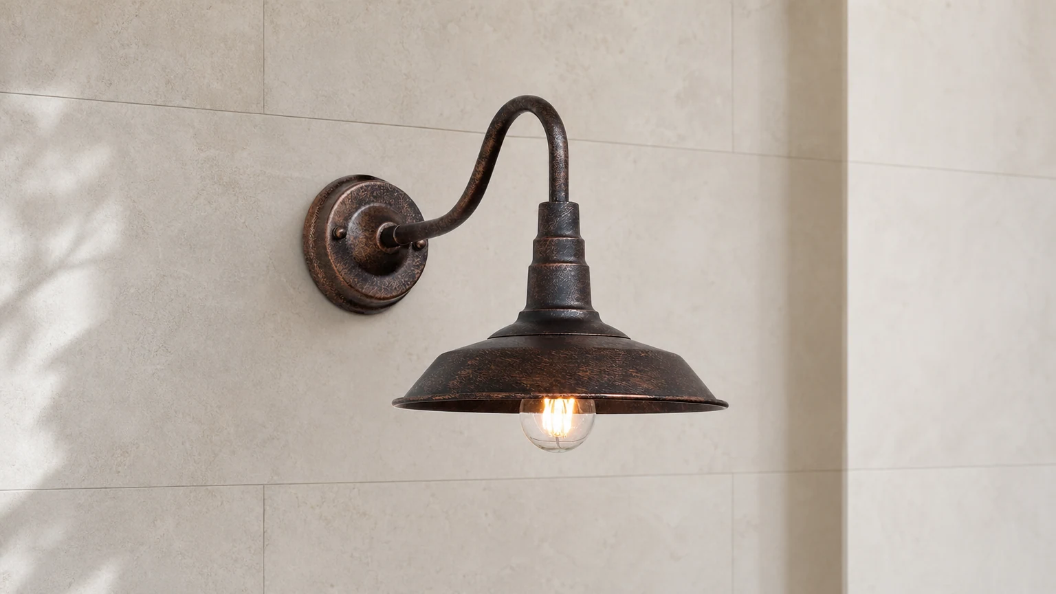 Lampa ścienna Velara Retro Vintage T275 zainstalowana jako kinkiet zewnętrzny
