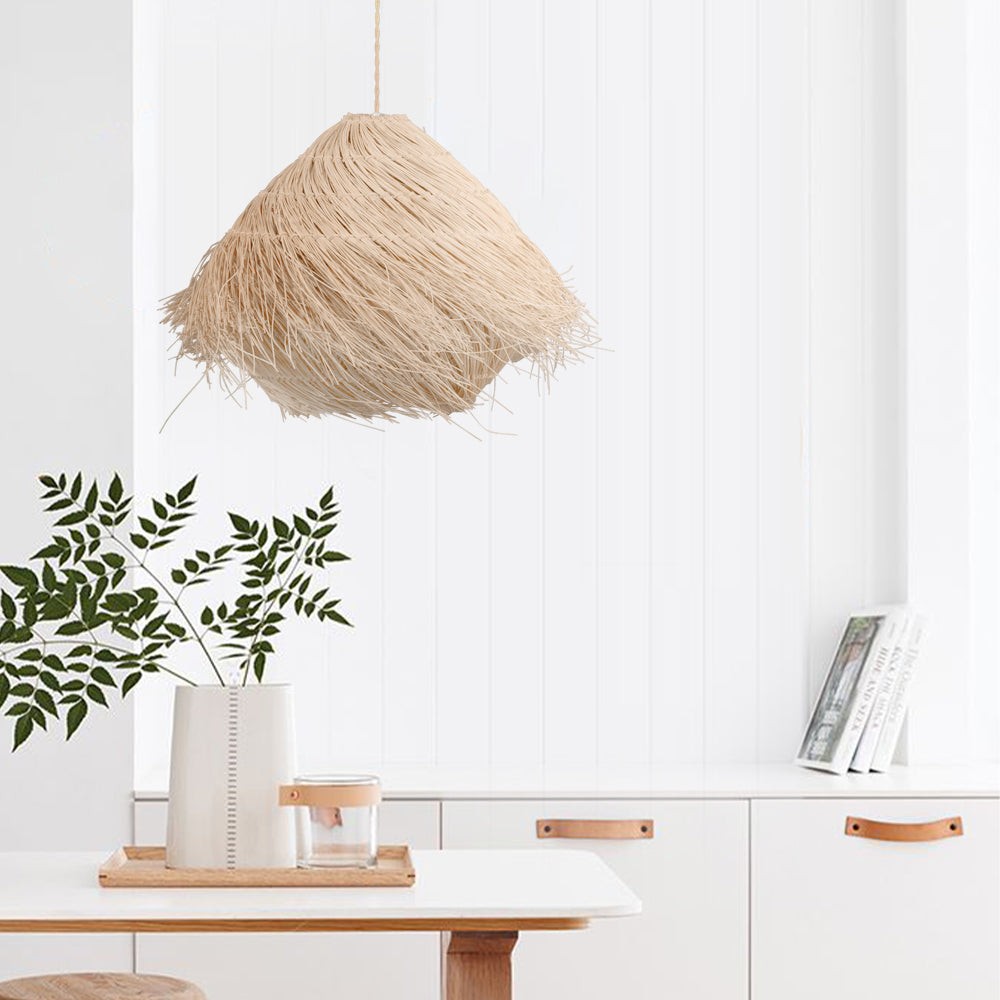 Rattanowa lampa wisząca nad biurkiem lub konsolą