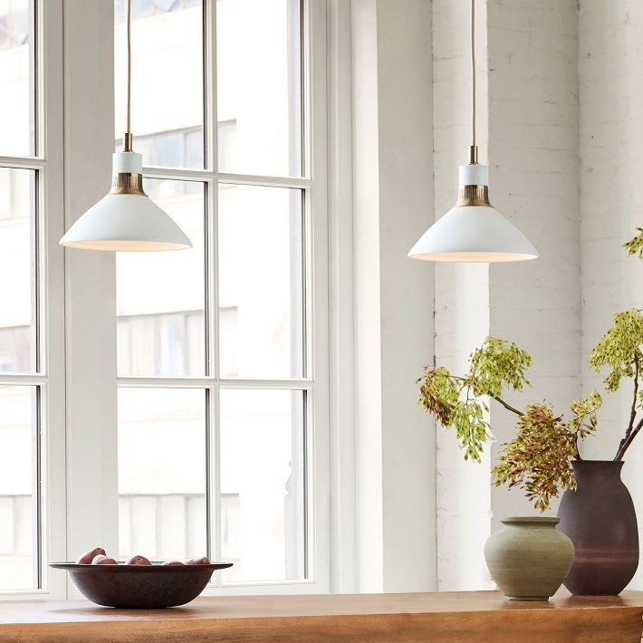 Calvor Elegant Bronze Finish Pendant Light – Adjustable Porcelain Light for Modern Homes T127