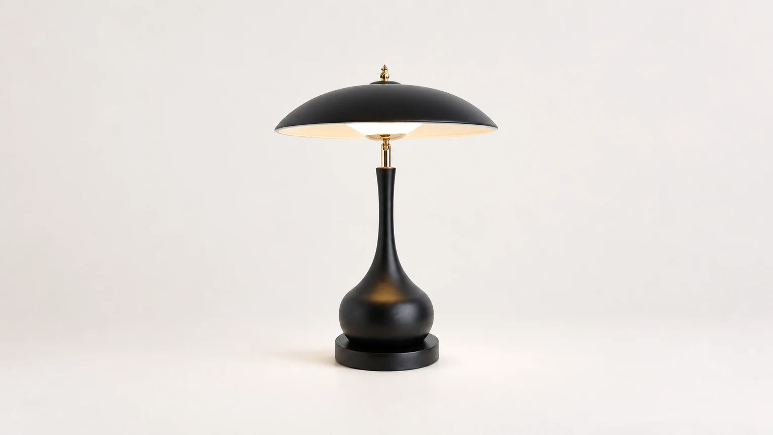 Elegancka Zakrzywiona Lampa Stołowa M406 w nowoczesnej aranżacji wnętrza