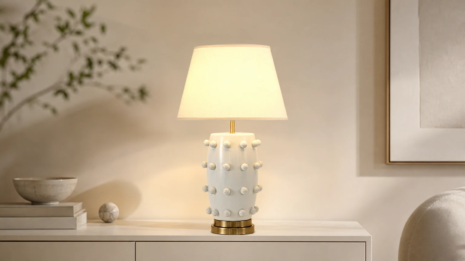 Nowoczesna ceramiczna lampa stołowa Simple Dot M149 w ciepłej oprawie wnętrza