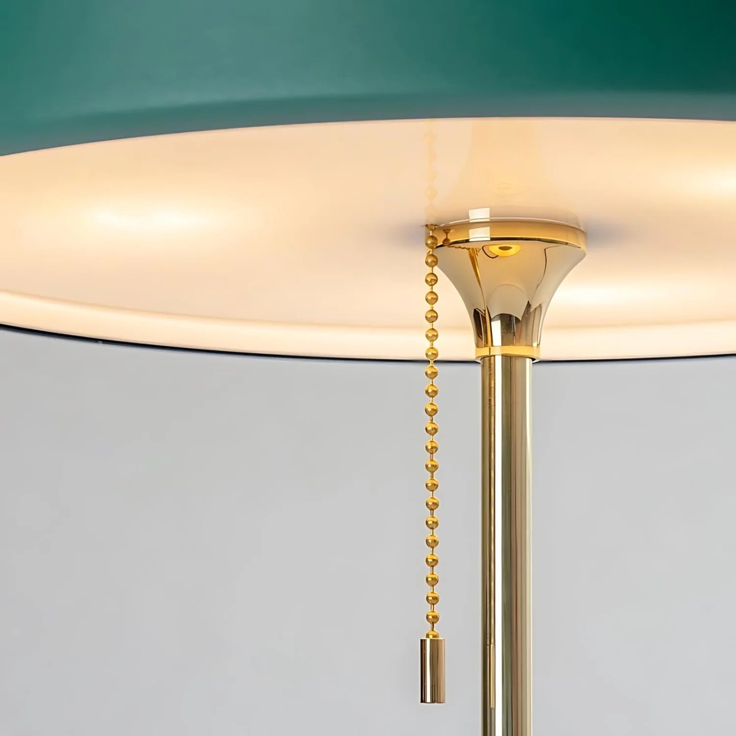 Radiant Tower of Light Minimalist Metal Table Lamp D803