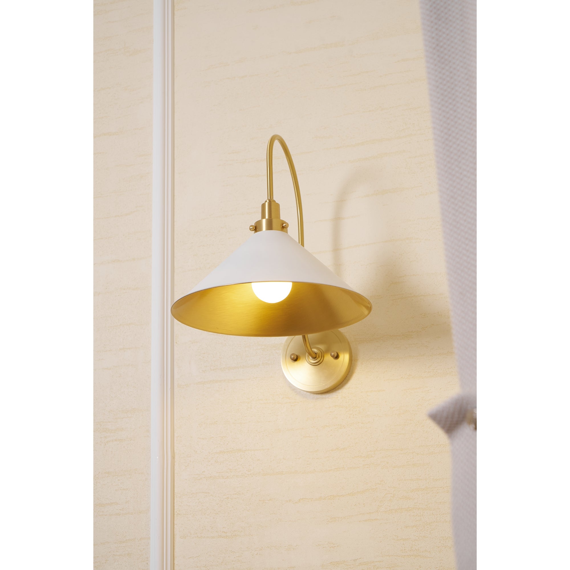 Clivedon Wall Lamp D592