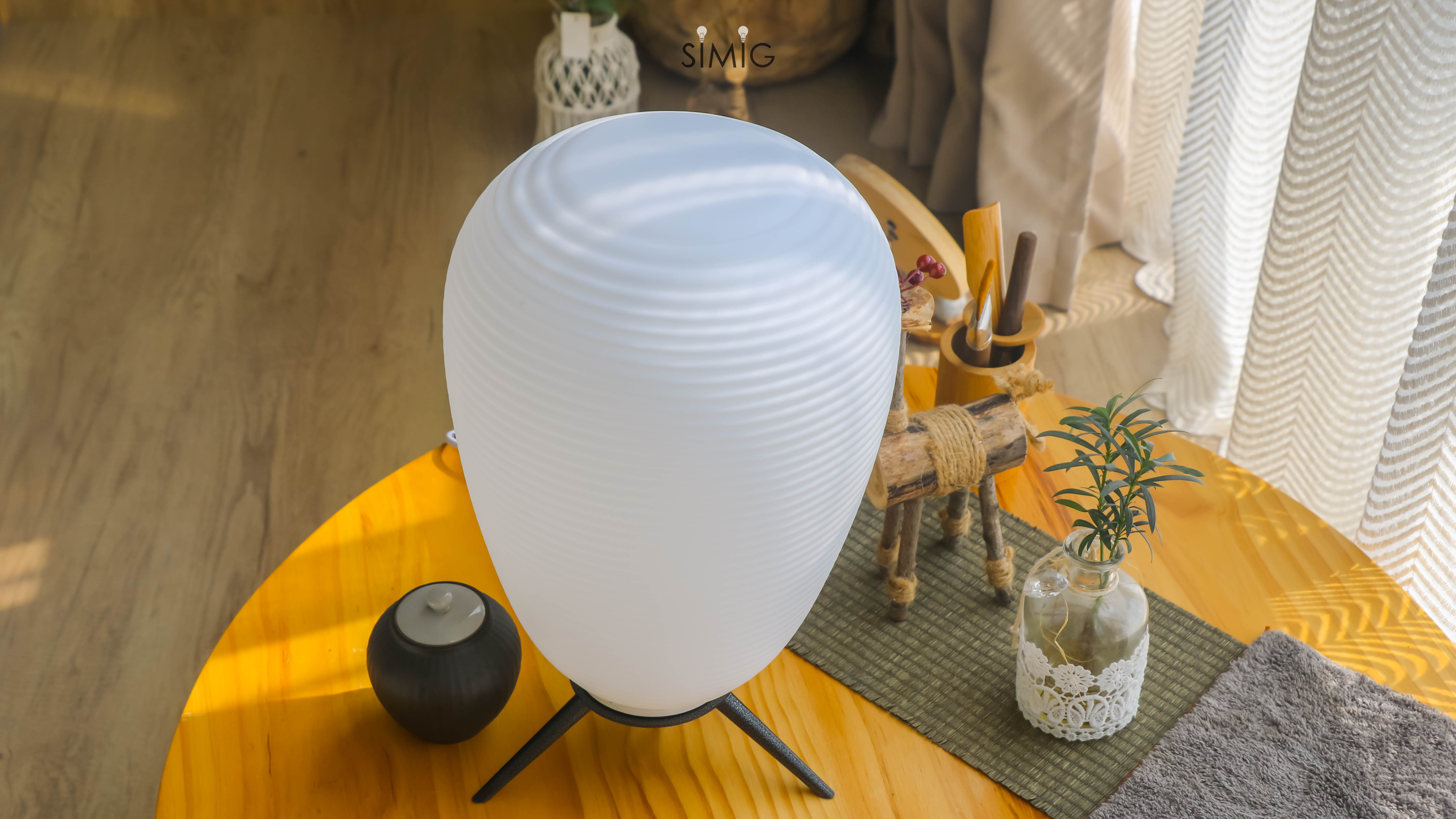 White Tripod Table Lamp for Bedroom S37