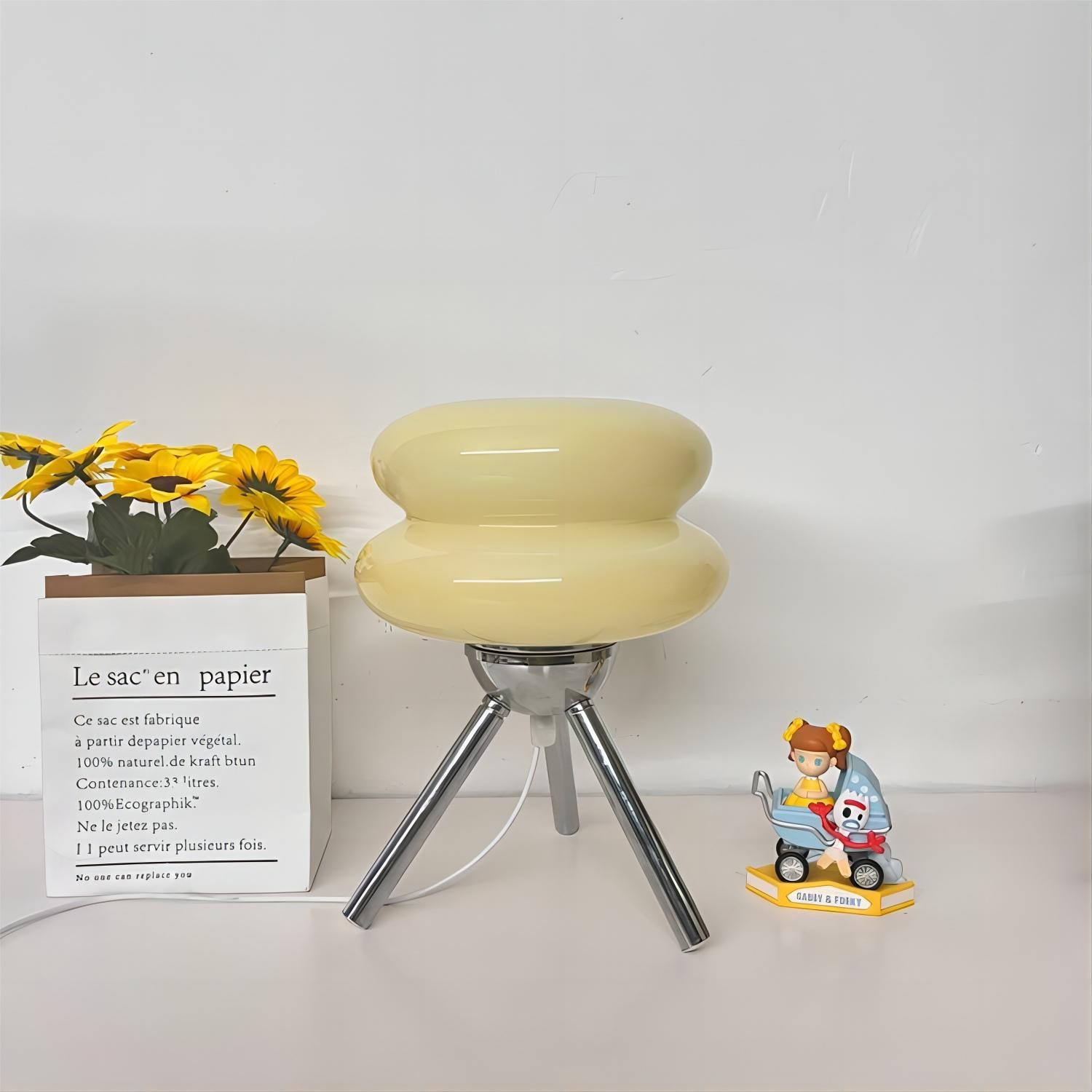 Lollipop Bauhaus Glass Tripod Table Lamp S24
