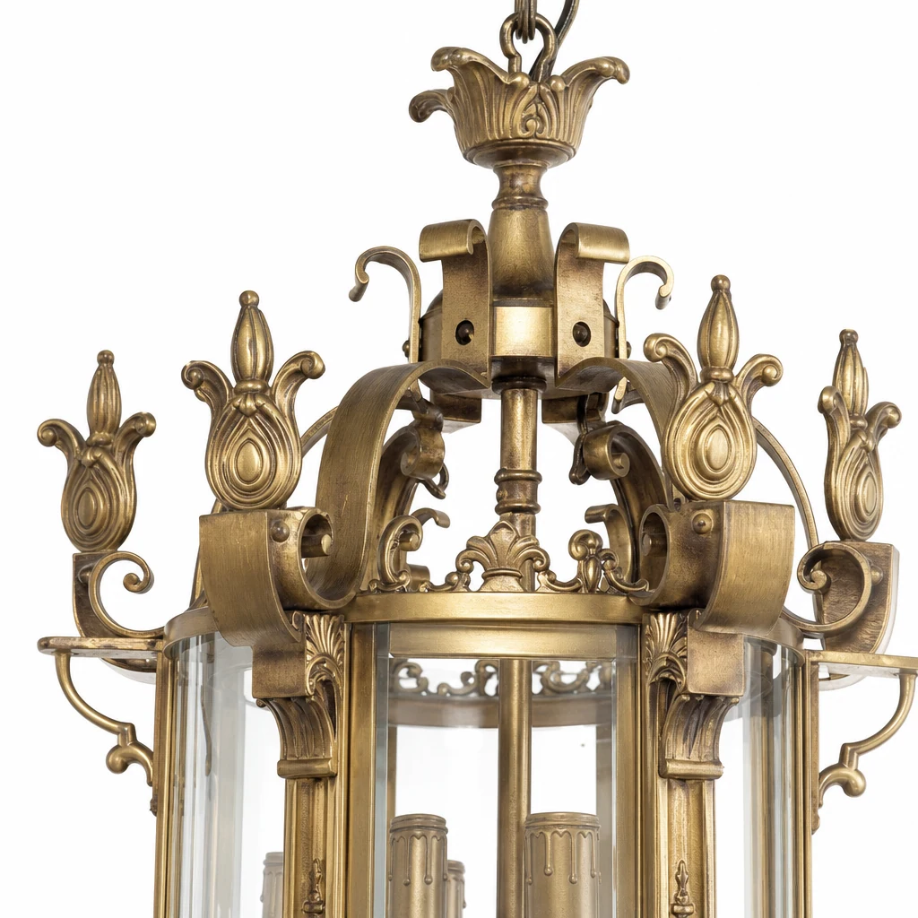 Zbliżenie ramy i szkła żyrandola Metropolitan Lantern