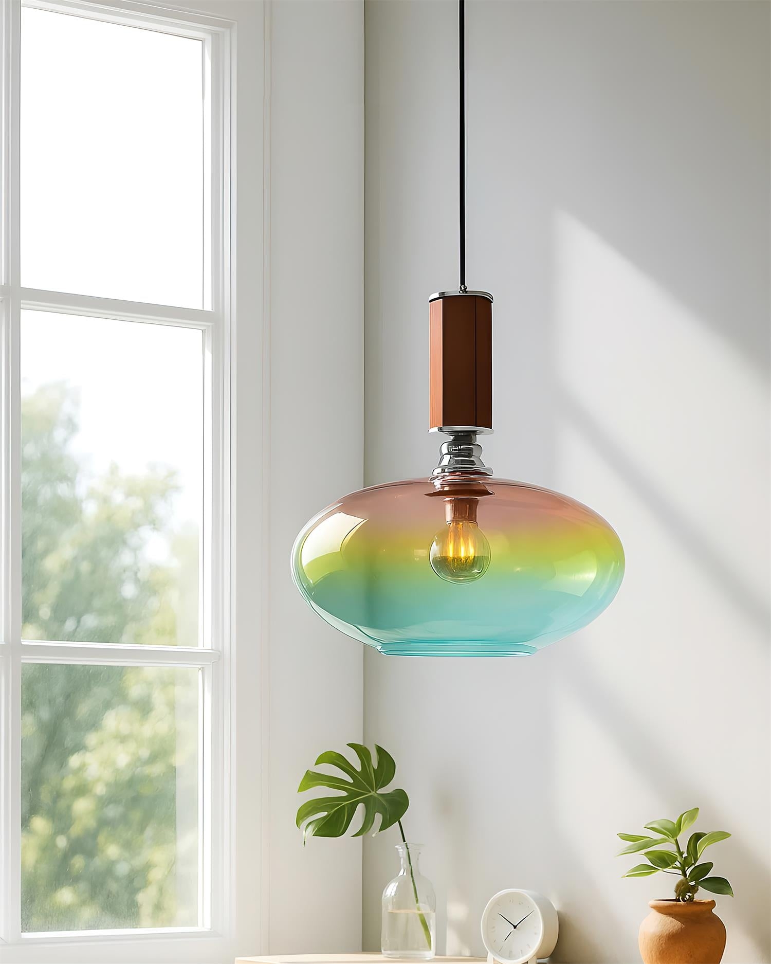 Lampa wisząca Lumia wisząca przy oknie