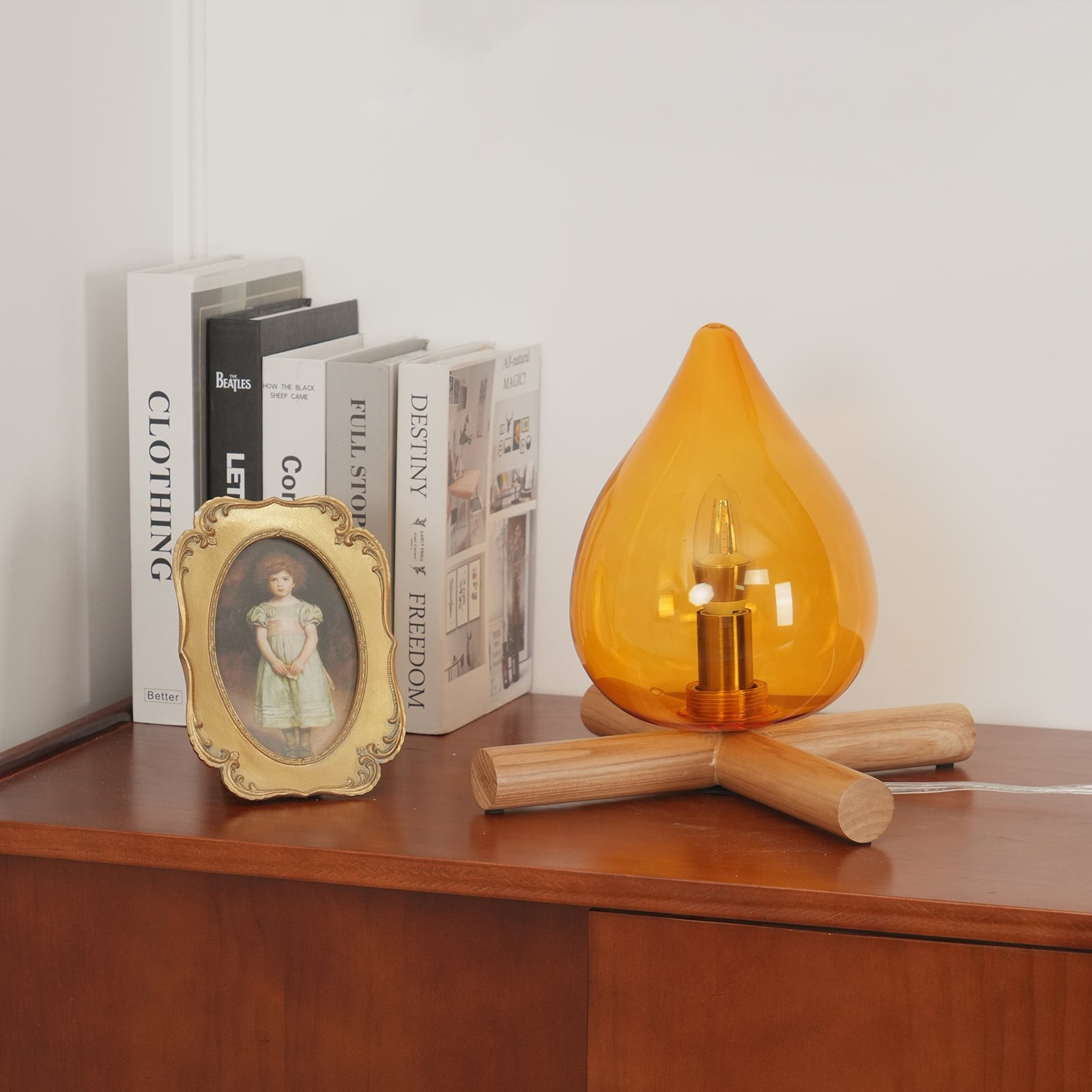 Lampa stołowa Flame w stylu lifestylowym na blacie