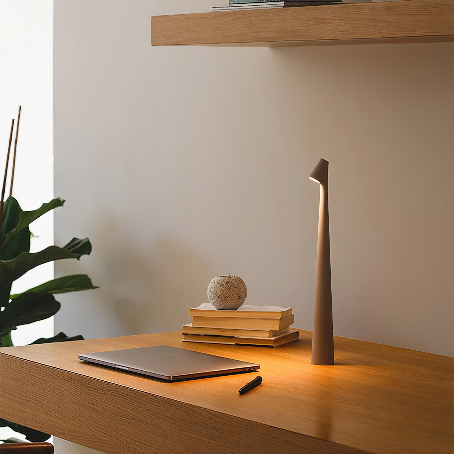 Creative Tall Portable Table Lamp M497