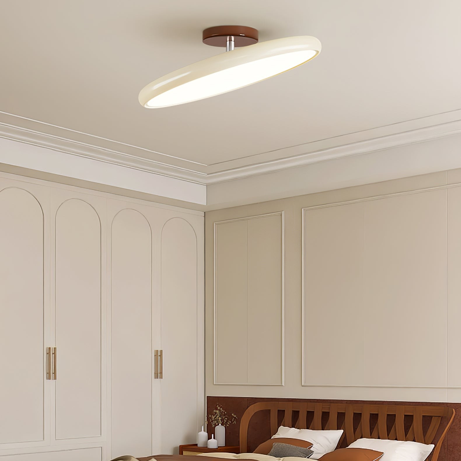Vinklet moderne justerbar skiveformet taklampe M367 montert i taket