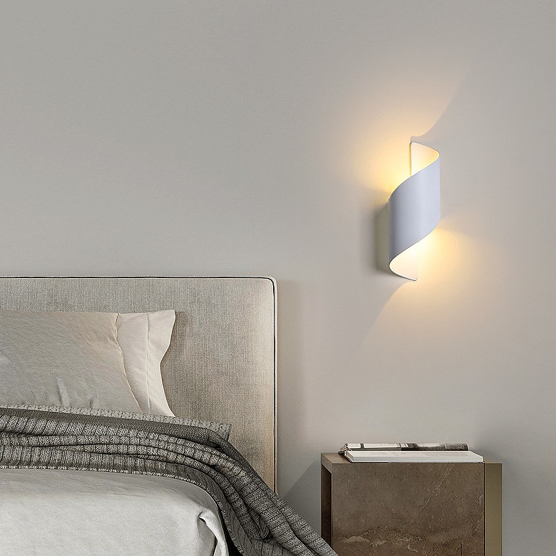 Modern Curl Twisted LED Wall Light M137