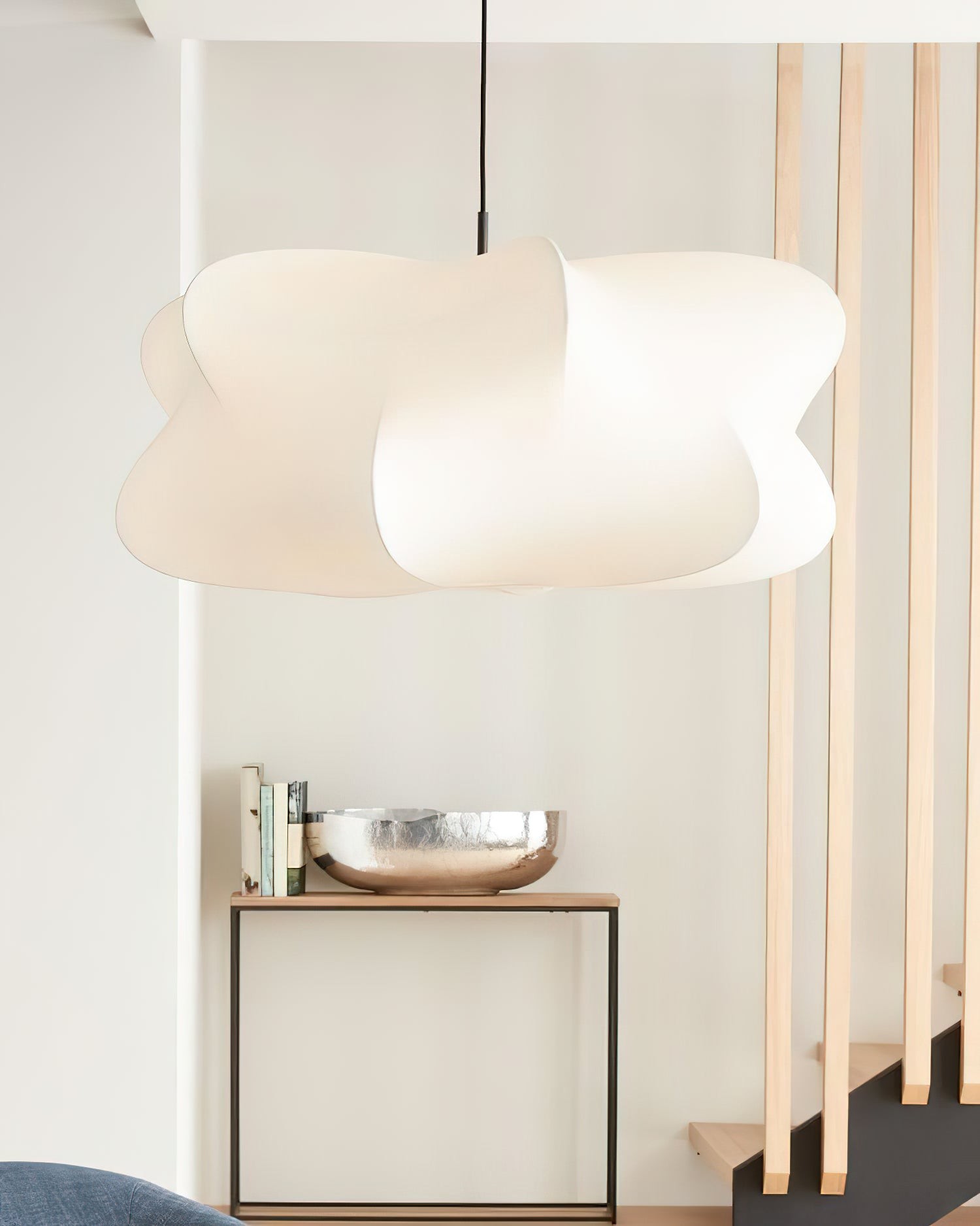 Sleek Modern Pendant Light - Adjustable Suspension for Dining Rooms M157