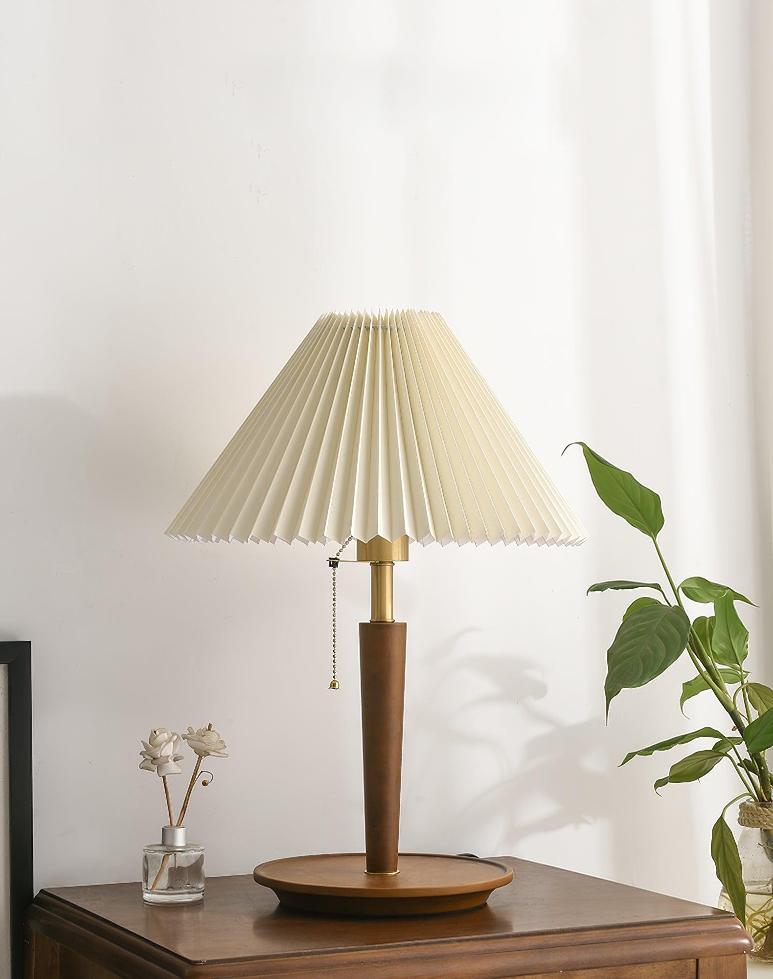 Nordic Retro Pleated Fabric Wooden Table Lamp For Bedroom M480