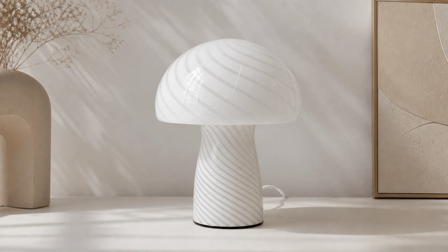 Mini Lampa Stołowa Grzybkowa FUNGI TOWN S78 w ciepłej scenie na blacie
