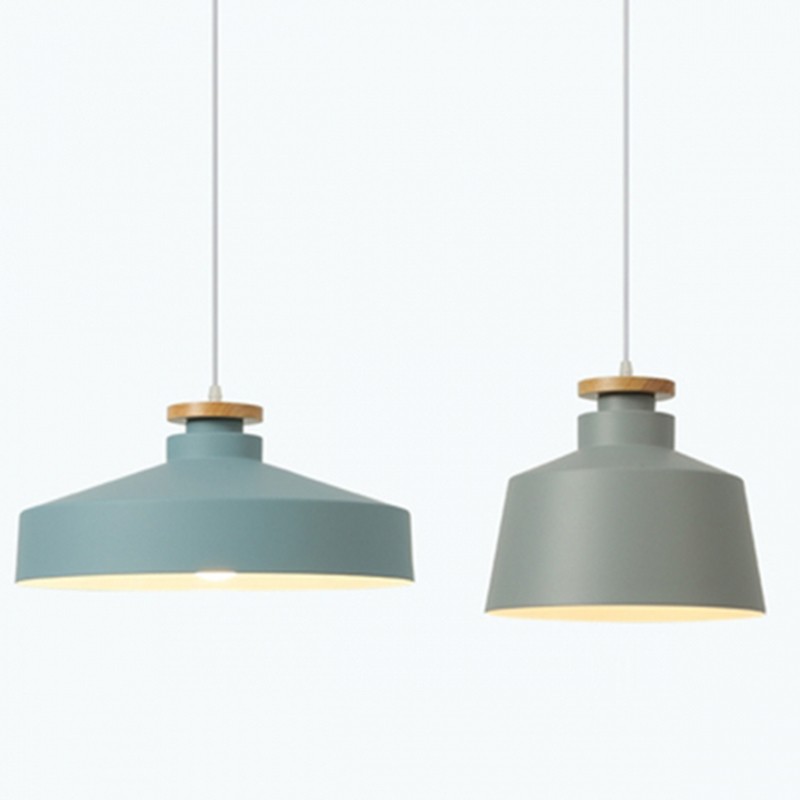 Varianti grigie e blu della lampada a sospensione angolare scandinava