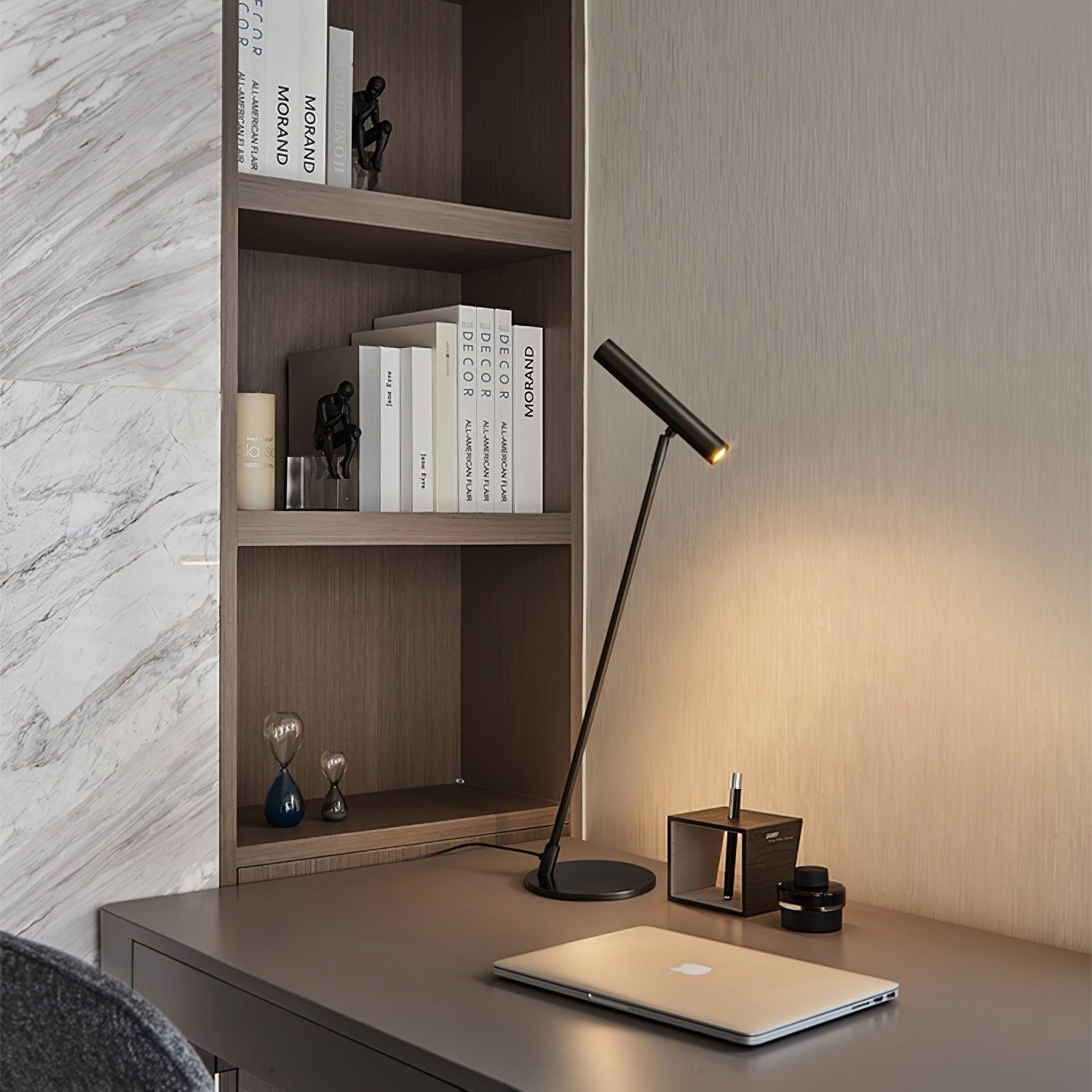 Czarna lampa M507 w scenie studyjnej