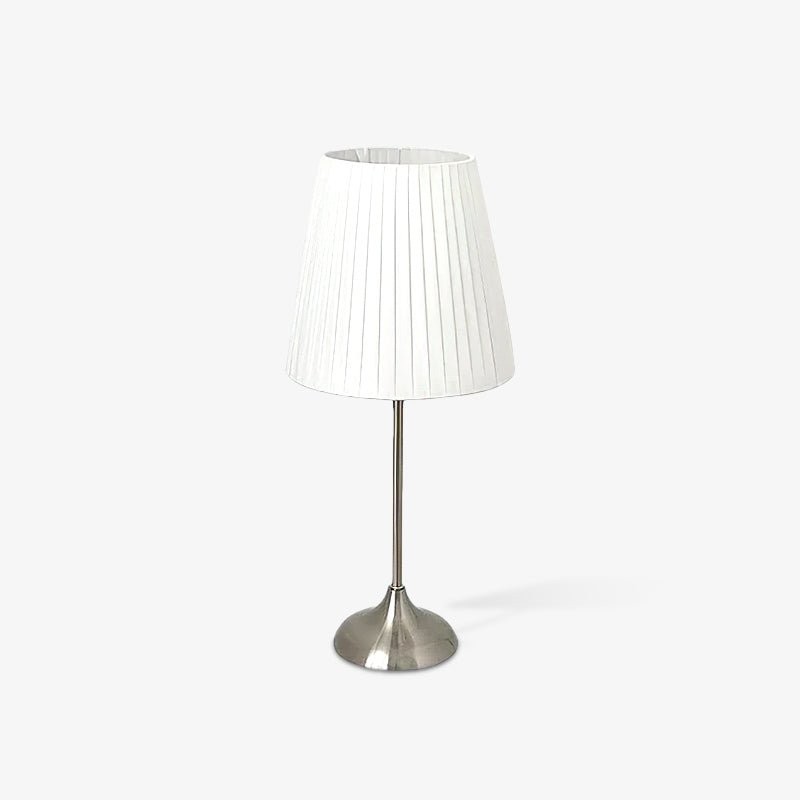 Full produktvisning av nattbordslampe med metallfot M91