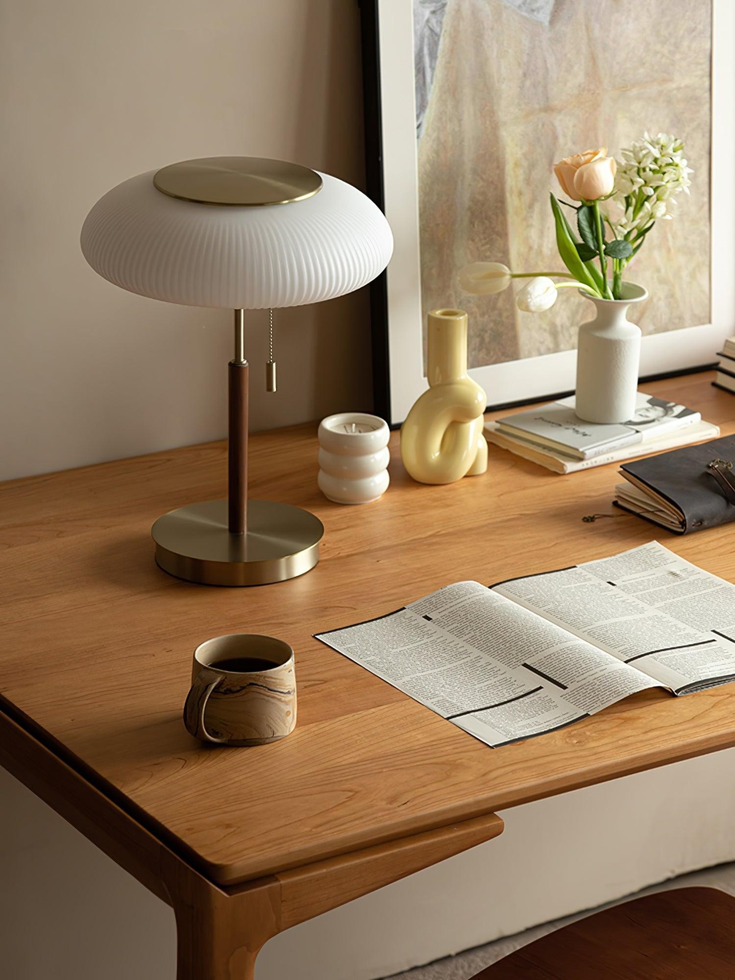 White Beautiful Luxury Fashion Metal Table Lamp M50