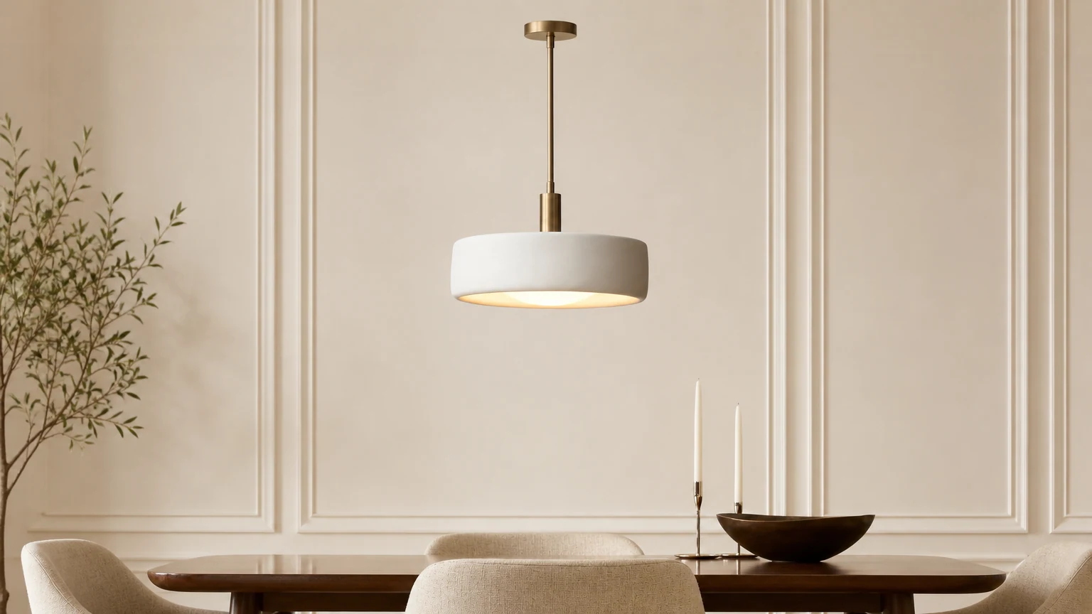Minimalistyczna porcelanowa lampa wisząca G88 w nowoczesnym stylu w ciepłym, minimalistycznym wnętrzu