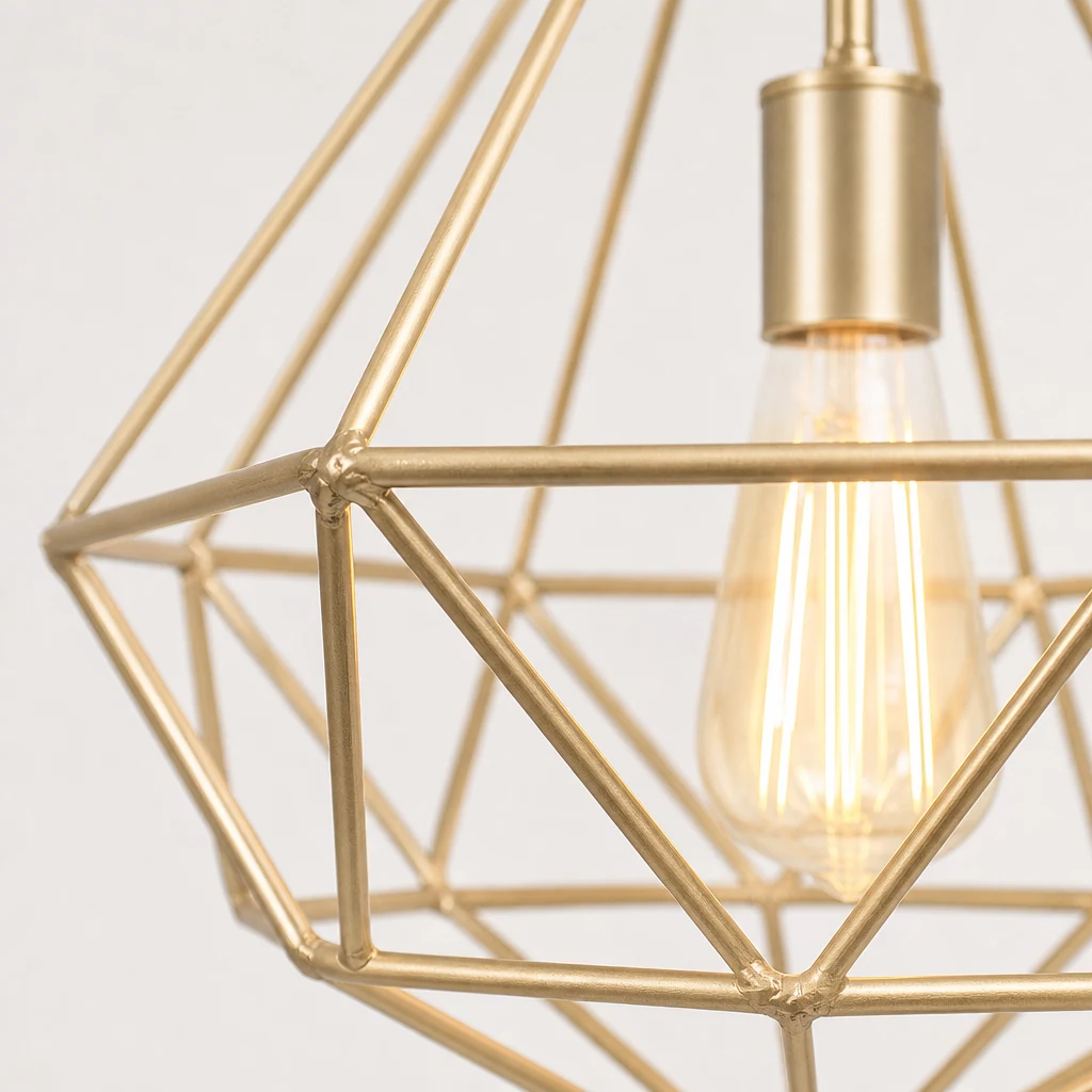 Zbliżenie detalu lampy wiszącej SIMIG Cage z lekkiego metalu
