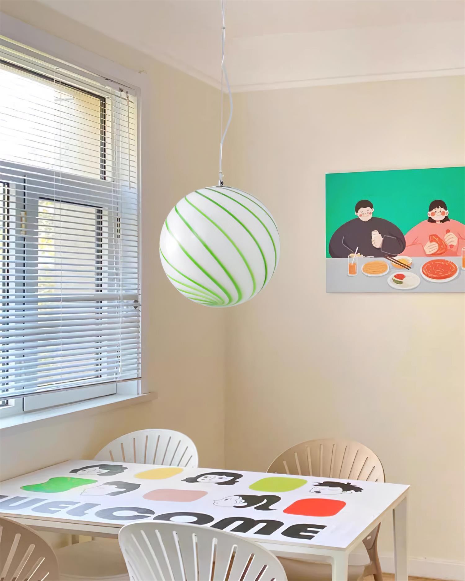 Lollipop-pendellampe over et spisebord